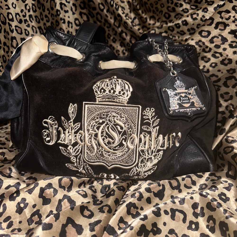 Juicy Couture Black daydreamer  Bag with Ornate Emblem